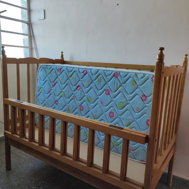 Vendo cuna de uso con colchón - Img 120794133