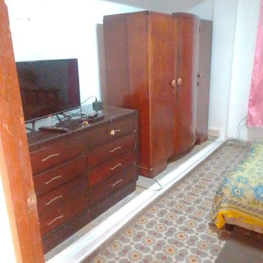 Renta para cubanos en zona céntrica de Marianao, de 1 habitación pta de calle y demás comodidades. - Img 124776441