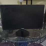 Monitor Samsung 24" de uso en perfecto estado. - Img 55592236