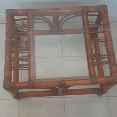 Se vende juego de sofá con 2 butacas y mesita de mimbre de centro, ideal para porta o sala 100 USD - Img 116676959
