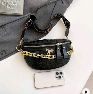 Cartera o Bolso negro con asa y cadena - Img 96449685