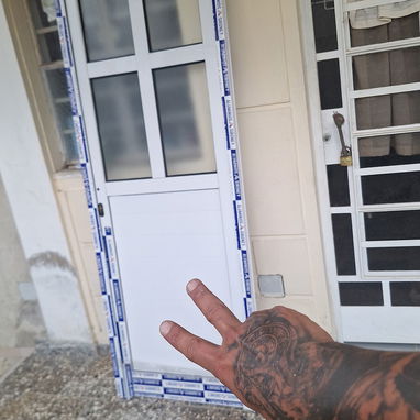 ✅ El precio se olvida pero la calidad se recuerda Realizamos trabajos de carpintería de aluminio y cristales - Img 122513996