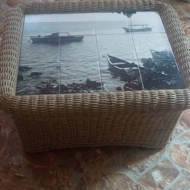 Juego de cuadro y mesa de mimbre y cuadro en B/N de Lezcano - Img 123039285