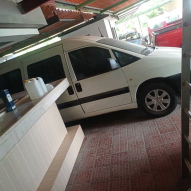 Se vende Peugeot expert en buenas condiciones solo realmente interesados por wasap a 53141828 - 4/6