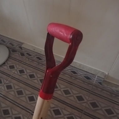 PALA CON MANGO DE MADERA S.P.C, ENTREGA DE FACTURA, VARIEDAD DE ARTÍCULOS DE FERRETERÍA Y CONSTRUCCIÓN - 4/5