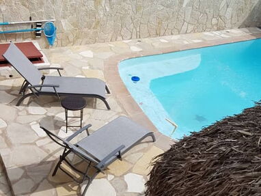 Renta casa con piscina en Guanabo de 6 habitaciones,6 baños,wifi,parqueo,cocinera,seguridad las 24 hrs - Img 62352789