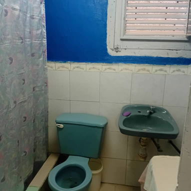 Se alquila cuarto en el vedado - Img 120545255