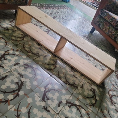 Mueble bajo y aéreo para TV en pino 100%, diseñado para pantallas de entre 32 y 50 pulgadas, con sistema de anclaje - Img 115690196