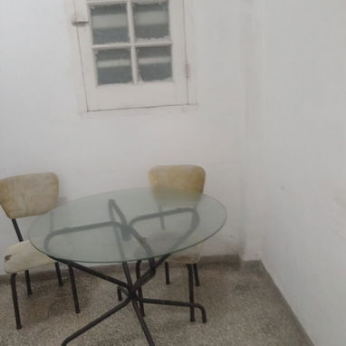 *🏡101-APTO en Venta en el Vedado [ Es Interior ]*  🫣*Consta de un cuarto 4×4 baño sala comedor cocina y patio con lava - Img 122990678