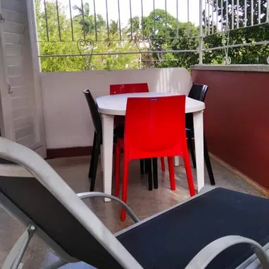 Rentó propiedad horizontal totalmente climatizada,con permiso legal de renta. Ubicada a 4 cuadras de 5ta.Av. a 2 del Col - Img 122833930