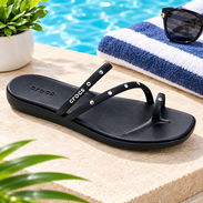 🛍️✨ ¡DISPONIBLES! Sandalias Crocs Miami Toe Loop Studded ✨🛍️ - Img 57379857
