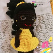 Muñeca afrorizada amigurumi hecha a crochet. Escribe vía WhatsApp al 58473244 para ver disponibilidades y otras ofertas - Img 56066172