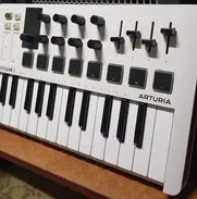 Teclado Controlador MIDI Arturia MiniLab 3 - Img 49428718