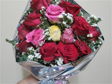 Ramos, flores y rosas - Img main-image