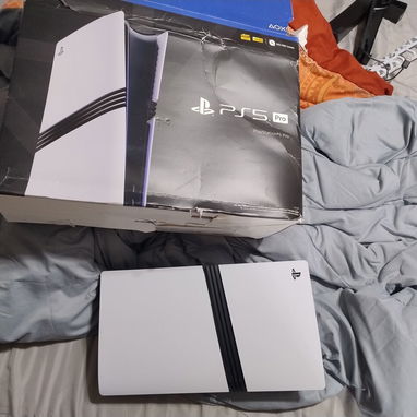 Vendo ps5 pro con 2 mandos - Img 124000333