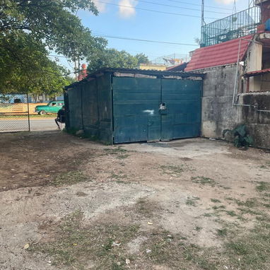 Casa en venta – Playa ( 19 y 64) – Interior en primer piso con escaleras y garaje - Img 118343306