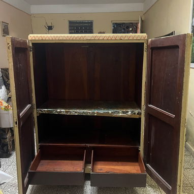 🪵✨ CHIFFOROBE DE CAOBA EN VENTA ✨🪵  Se vende chifforobe de uso, de madera de caoba, con puertas, estantes y dos gaveta - 2/3