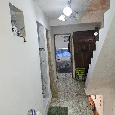 *Se vende 🏡 puerta de calle en Centro Habana* ✔️*HAY un parqueo estatal cerca,en la misma cuadra*  ✔️*En la planta baja - Img 120668385