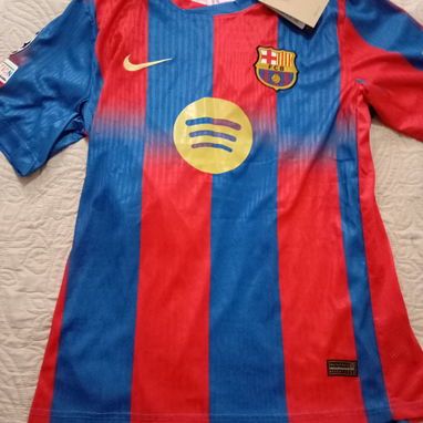 Camisa del FC Barcelona versión de local equipación roja y azul . temporada actual 25/26 .Talla L - Img 120860391