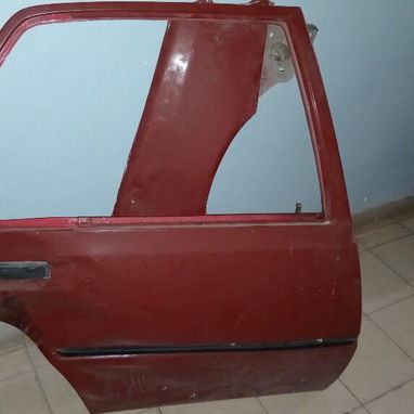 Vendo las 3 puertas traseras y cristal de atras a la izquierda peugeot 205.. última rebaja - Img 123548681