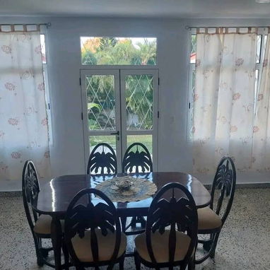 Casa independiente en Siboney con amplio patio, garaje para varios autos, 4 cuartos 3 baños - 3/10