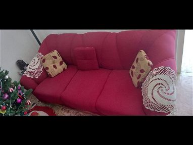 Muebles finos color rojo en perfecto estado y sin ningún detalle - Img 66213475