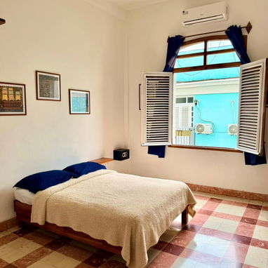 🏠 Apartamento de Renta Habana Vieja. Cerca De La Avenida del Puerto. Wifi incluído. Lavadora y otros electrodomésticos - Img 115979155
