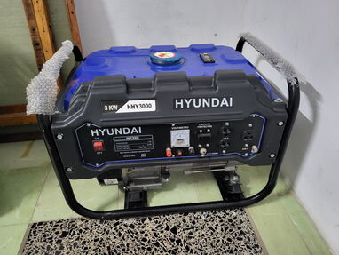 Planta eléctrica de 3W, marca Hyundai, con combustible y aceite - Img main-image