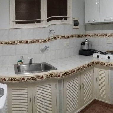 Rento apt supercéntrico de 2/4 en planta baja a 2 cuadras de 23 y Rampa.Vedado. - Img 103703514