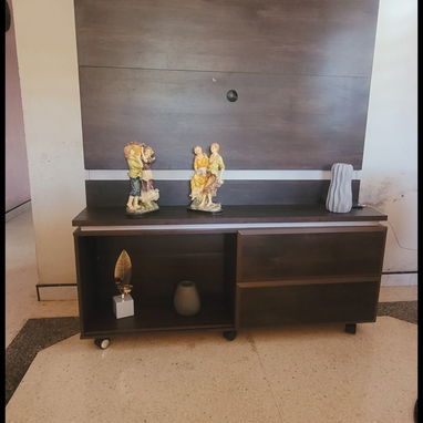Stand con smartTV, cuadros ,espejo - Img 124044731
