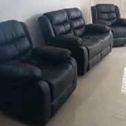 Juego de sala reclinable sofá de dos plazas y dos butacas reclinables de cuerina nuevo importado comunícate con Pedro - Img 53307816