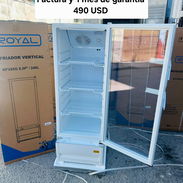 exhibidora vertical royal de 8.5 pie color blanco. yoaelabo 💯 - Img 55878065