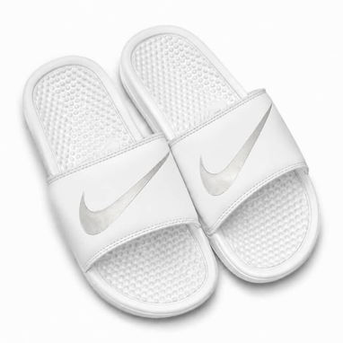 ✨ *Chancletas Nike* 💰Precio: 10 USD 📦Stock : *Beige con bastón Carmelita* : (#36 , 38 )  *Rosadas* : (37 y 40)  *Azul - 6/6