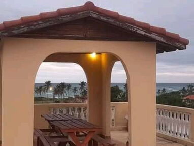 ⭐ Renta casa en Boca Ciega de 3 habitaciones,sala con TV, cocina equipada, terraza, barbecue, teléfono a 100 m del mar - Img 62299386