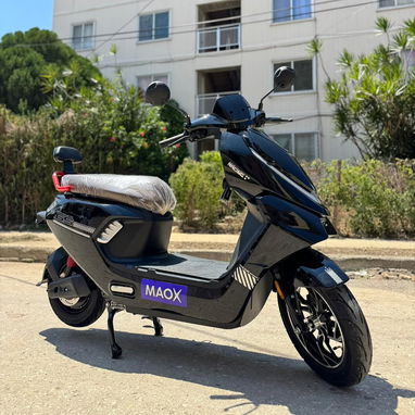 `🛵 𝐌𝐎𝐓𝐎 electrica QS MAOX 🛵`  ⚙️𝐄𝐒𝐏𝐄𝐂𝐈𝐅𝐈𝐂𝐀𝐂𝐈𝐎𝐍𝐄𝐒 • 1500 Wats• ⁠60 Volt• ⁠60ah • ⁠Autonomía de 125 - 3/5