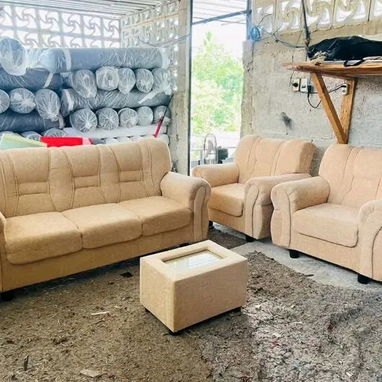 Sofá, 2 Butacas y Mesa de Centro disponibles para Entregar en Varios Colores y Materiales - 2/7