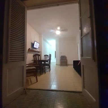 🪼 APARTAMENTO EN EL VEDADO | RENTA SEGURA EN LA HABANA | ZONA SIN APAGONES 🏡✨ - Img 121951349