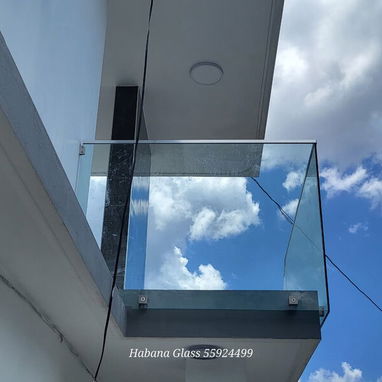 Escalera con baranda de cristal ~ Cristal al aire - Img 121867077