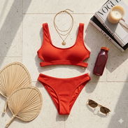 Trusa bikini rojo acanalado, talla S. ¡Resalta tu bronceado con este estilo! - Img 56098051