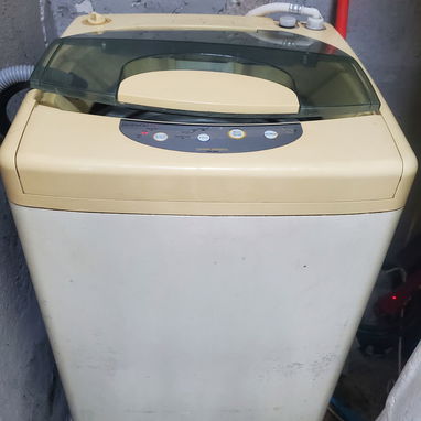 Vendo lavadora necesita reparación o para piezas - Img 119664155