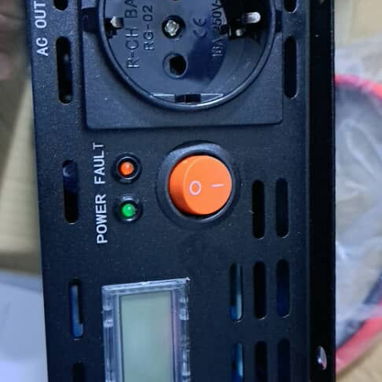 Se vende inversor  de 12 volt  220 - 2/4