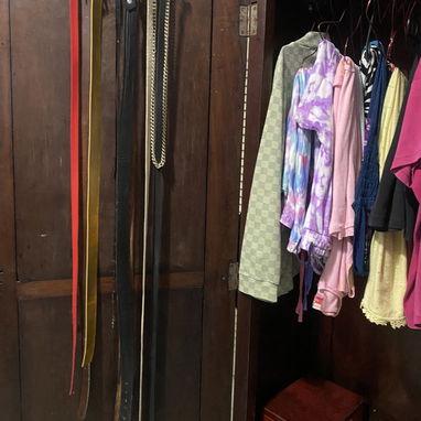 Vendo escaparate de caoba. Contactar con Isabela al 58264306. Más información por WhatsApp. - 4/5