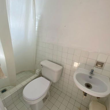 Renta linial de moderno apartamento en Vedado - Img 121100572