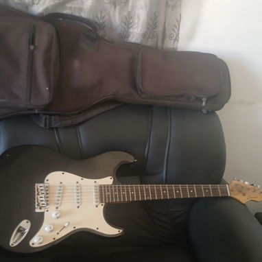 Vendo guitarra eléctrica - 3/6
