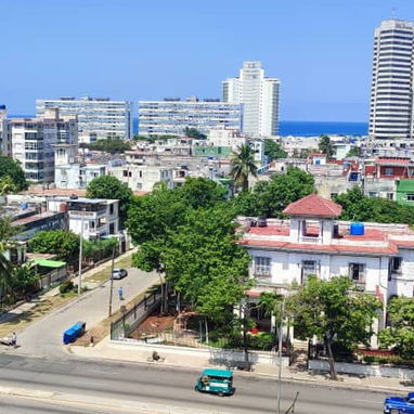 renta en el vedado de 3 habitaciones cerca de calle paseo +5363689791 - Img 114024880