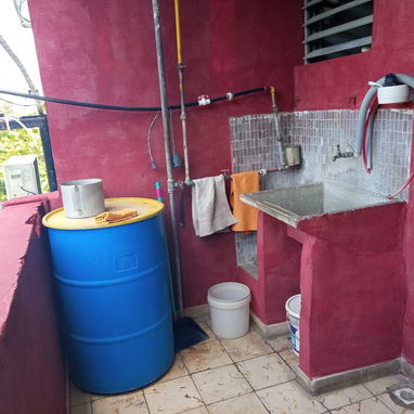 REBAJADO A $7500usd CON AJUSTE En  venta apartamento (3er piso) en El Roble.  Guanabacoa. Ref: escuela 28 de  enero - 8/8