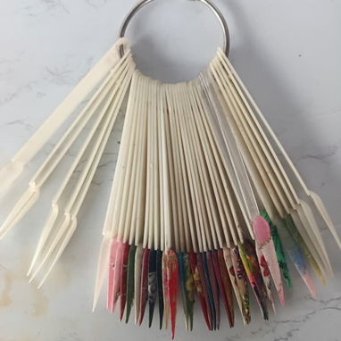Mesa de uñas lista para trabajar - 8/10