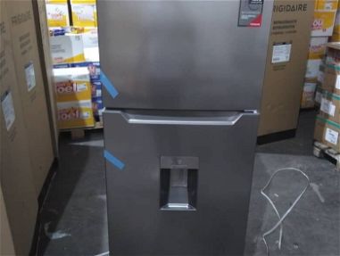 Refrigerador de 12 pies marca frigidaire con dispensador de agua - Img main-image-45655975