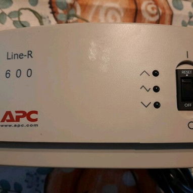 GANGA➡️PROTECTOR Y REGULADOR AUTOMÁTICO DE VOLTAJE APC - 3/3