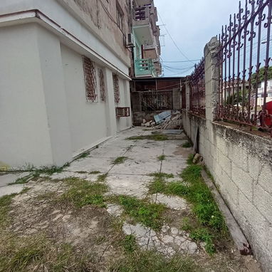 REBAJADO EN OFERTA!!! Listo para llegar y vivir!! Apartamento en venta de 2 cuartos en bajos con garaje, Santos Suárez - Img 125227285